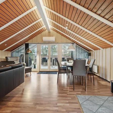 Lovely In Aakirkeby With Kitchen Σπίτι διακοπών