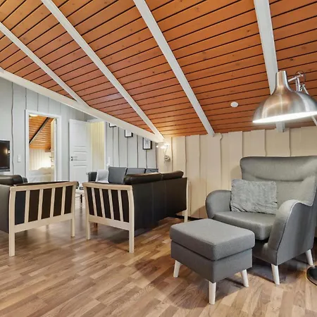 Feriehus Lovely In Aakirkeby With Kitchen