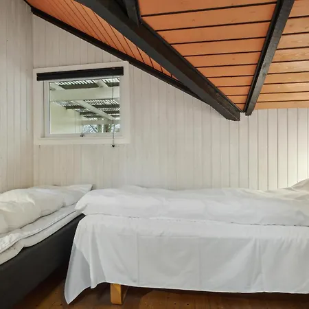 Lovely In Aakirkeby With Kitchen