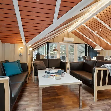 Lovely In Aakirkeby With Kitchen Σπίτι διακοπών Vester Somarken
