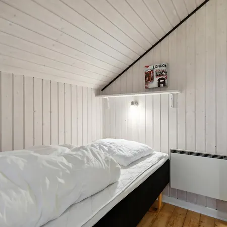 Lovely In Aakirkeby With Kitchen Σπίτι διακοπών Vester Somarken