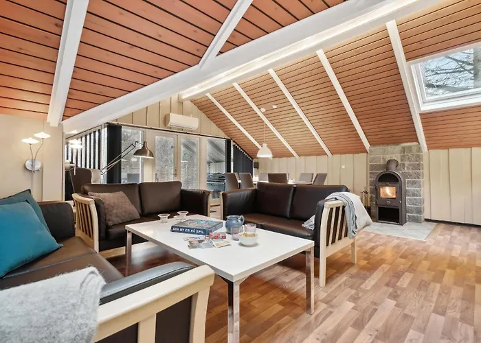 Casa de Férias Lovely In Aakirkeby With Kitchen Vester Somarken