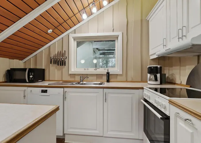 Lovely In Aakirkeby With Kitchen